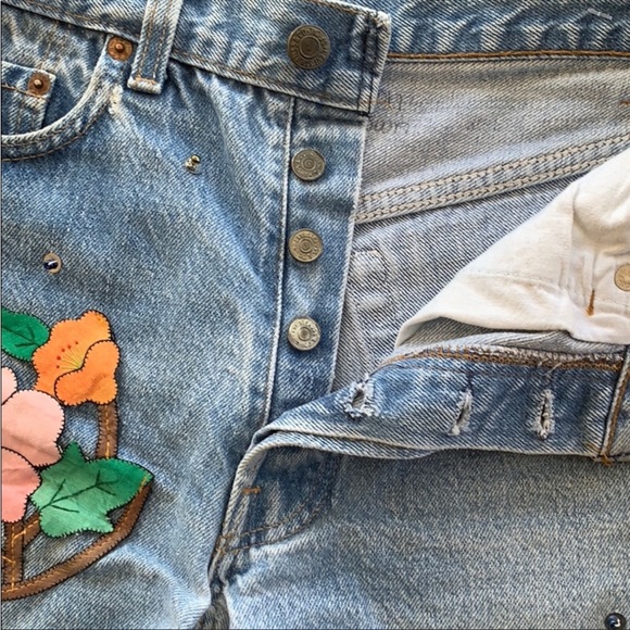 Levi’s Festival Cutoff Embellished Denim Shorts 27 4 26 Flower Power Woodstock - Picture 6 of 12